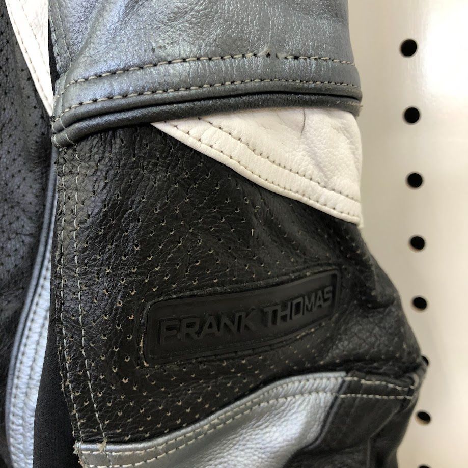 グレー ロゴプリント クラッチバッグ