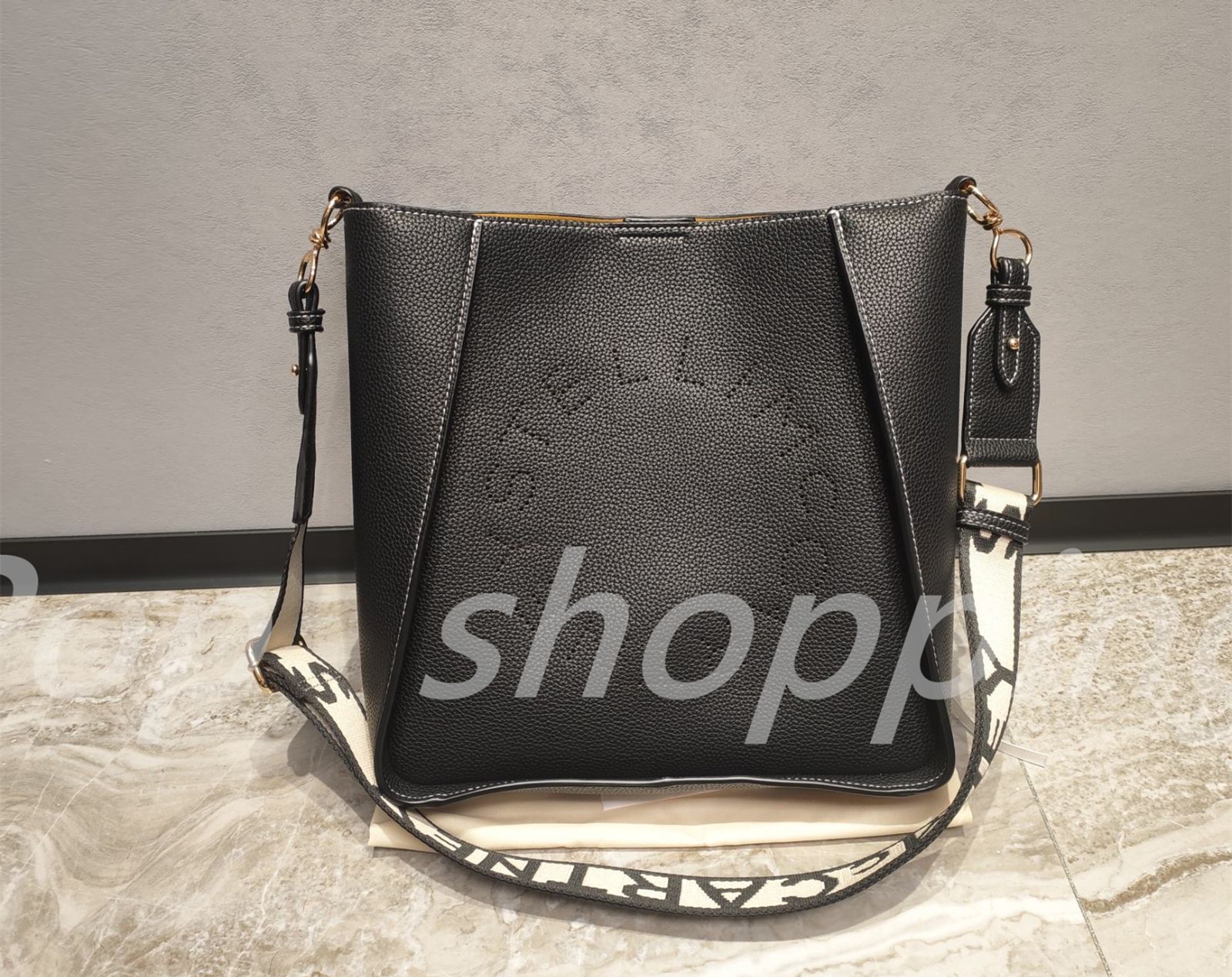 新品   Stella McCartney （ステラロゴ） ショルダー バッグ      レディース  バッグ  サイズ：28*28*10cm