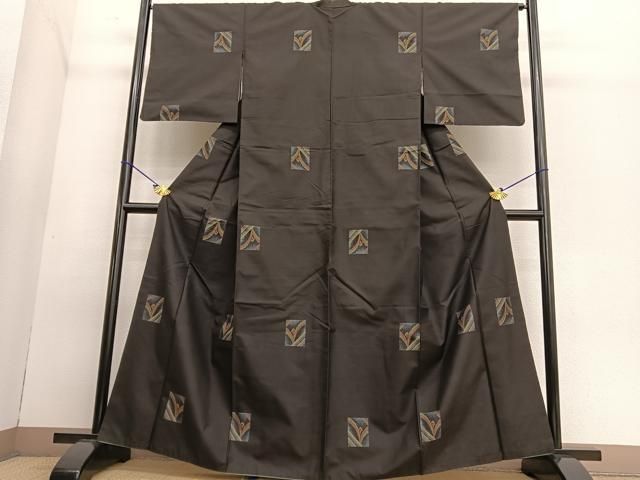 平和屋着物●本場大島紬　9マルキ　地空き　色紙花文　正絹　逸品　BAAT6719hv 平和屋着物○本場大島紬 9マルキ 地空き 色紙花文 正絹 逸品