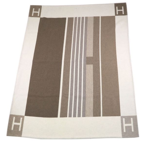 新品同様　現行品　エルメス　プレード　ブランケット　Hロゴ エルメス プレード・アヴァロン ヴィブラシオンブランケット *1259【B