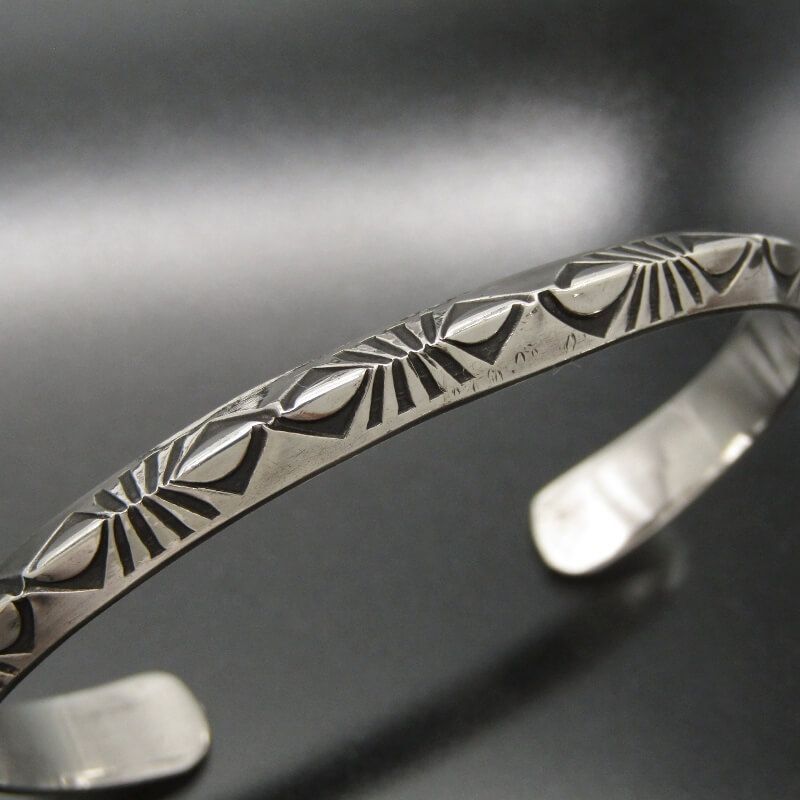 Tahe ナバホ族 バングル トライアングル スタンプワーク