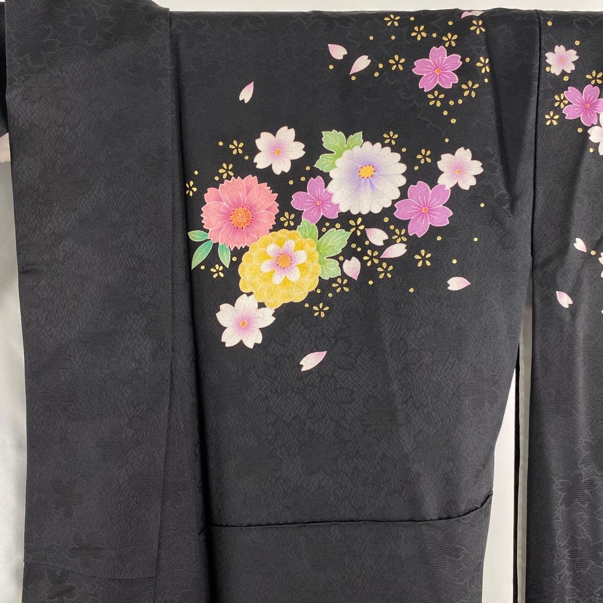 バイセル 着物 名品 振袖 黒 染め分け 草花 金彩 銀彩 やまと 正絹 袷（10月～5月）167cm Mサイズ☆☆☆☆ バイセル 着物 名品 振袖 黒 鶴 金彩 草花 染め分け 正絹 袷（10月～5