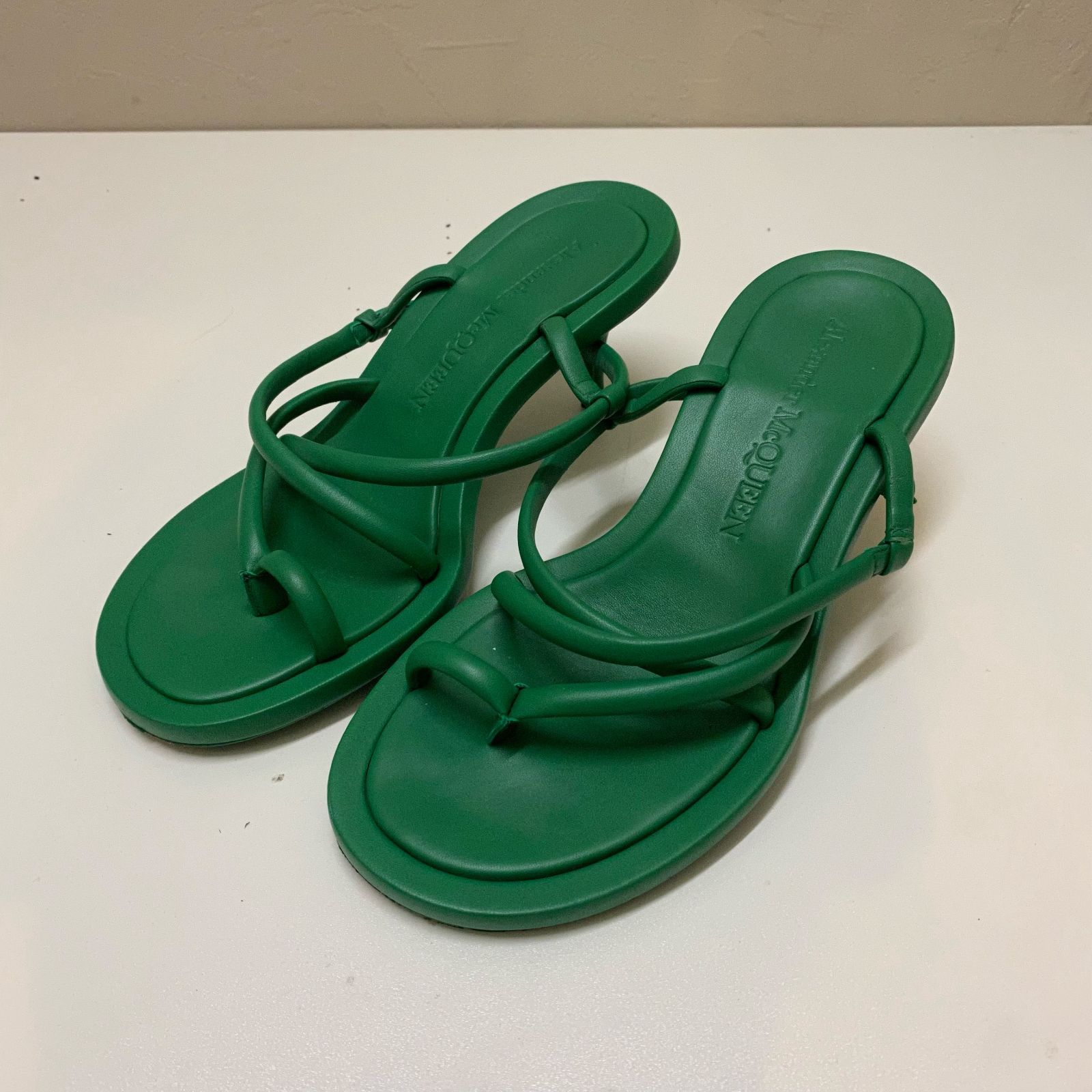 Alexander McQueen ストラップ キトゥンヒール サンダル Alexander McQueen ストラップ キトゥンヒール サンダル