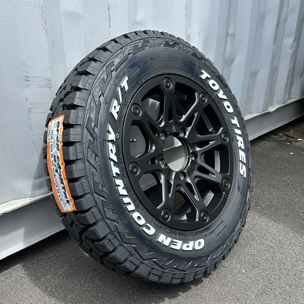 ラスト一台 新品 訳あり タイヤ ホイール 16インチ 4本組 ジムニー JB64 JB23 トーヨー オープンカントリーRT 185/85R16  ホワイトレター BDX08 - メルカリ