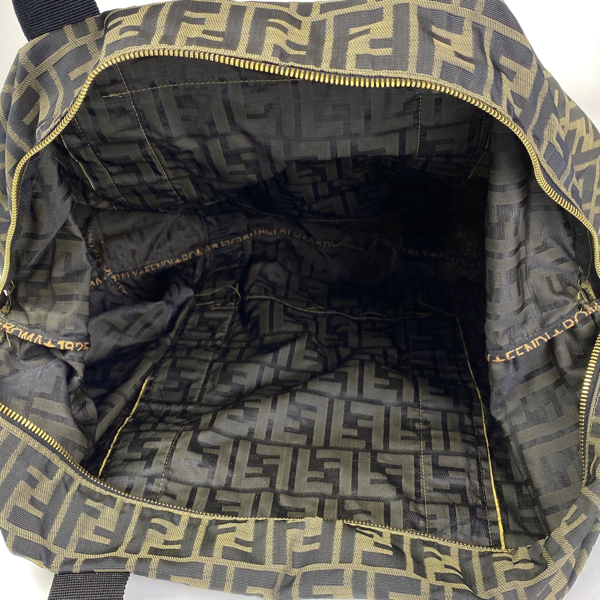 フェンディ FENDI ズッカ柄 ショルダーバッグ 肩掛け ボストンバッグ 