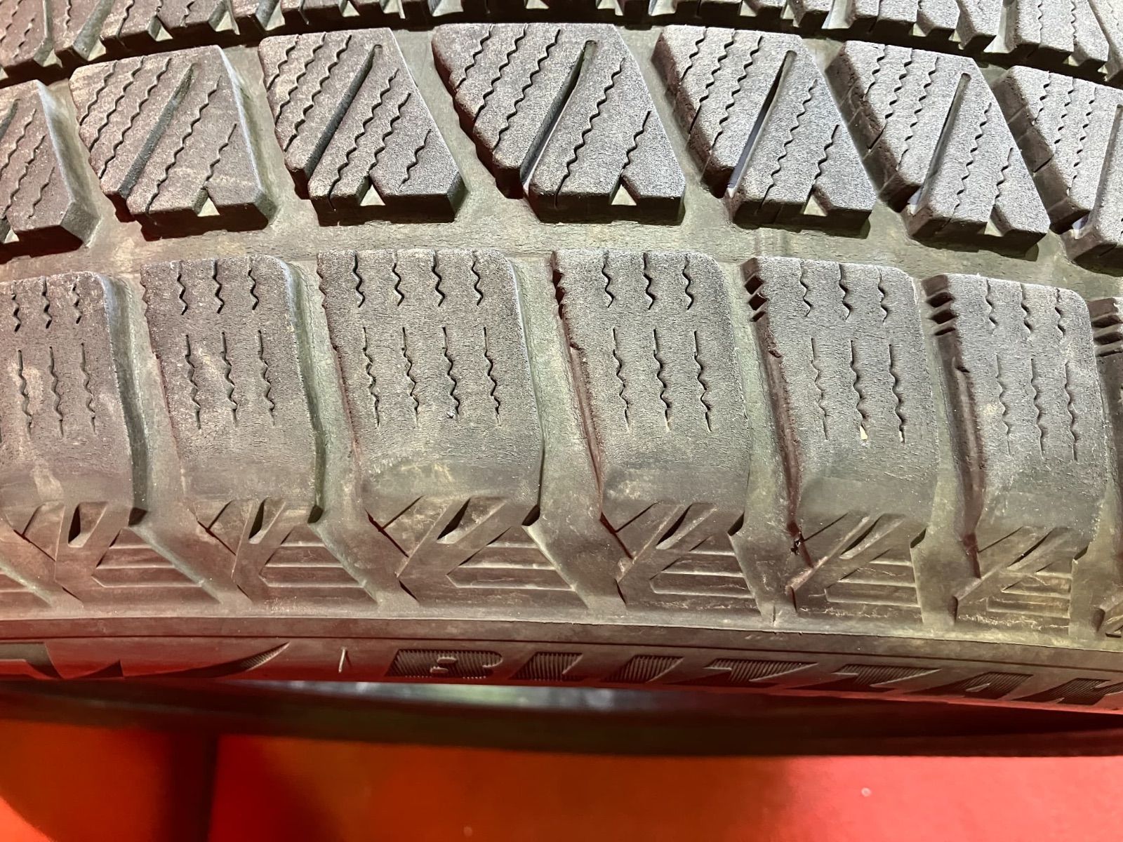 スタッドレスタイヤ 275|50R20