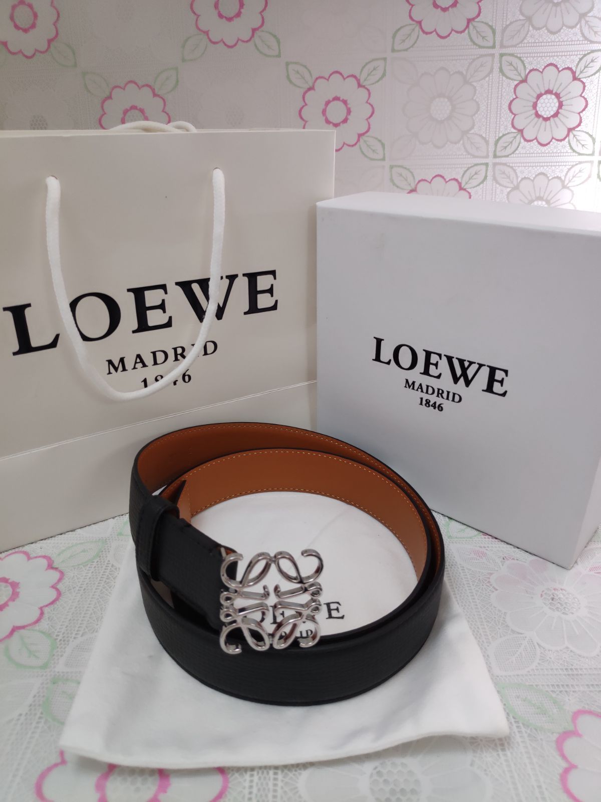 【激レア・美品】LOEWE 　アナグラム　レザー　ベルト　シルバーバックル 激レア・美品】LOEWE アナグラム レザー ベルト シルバー