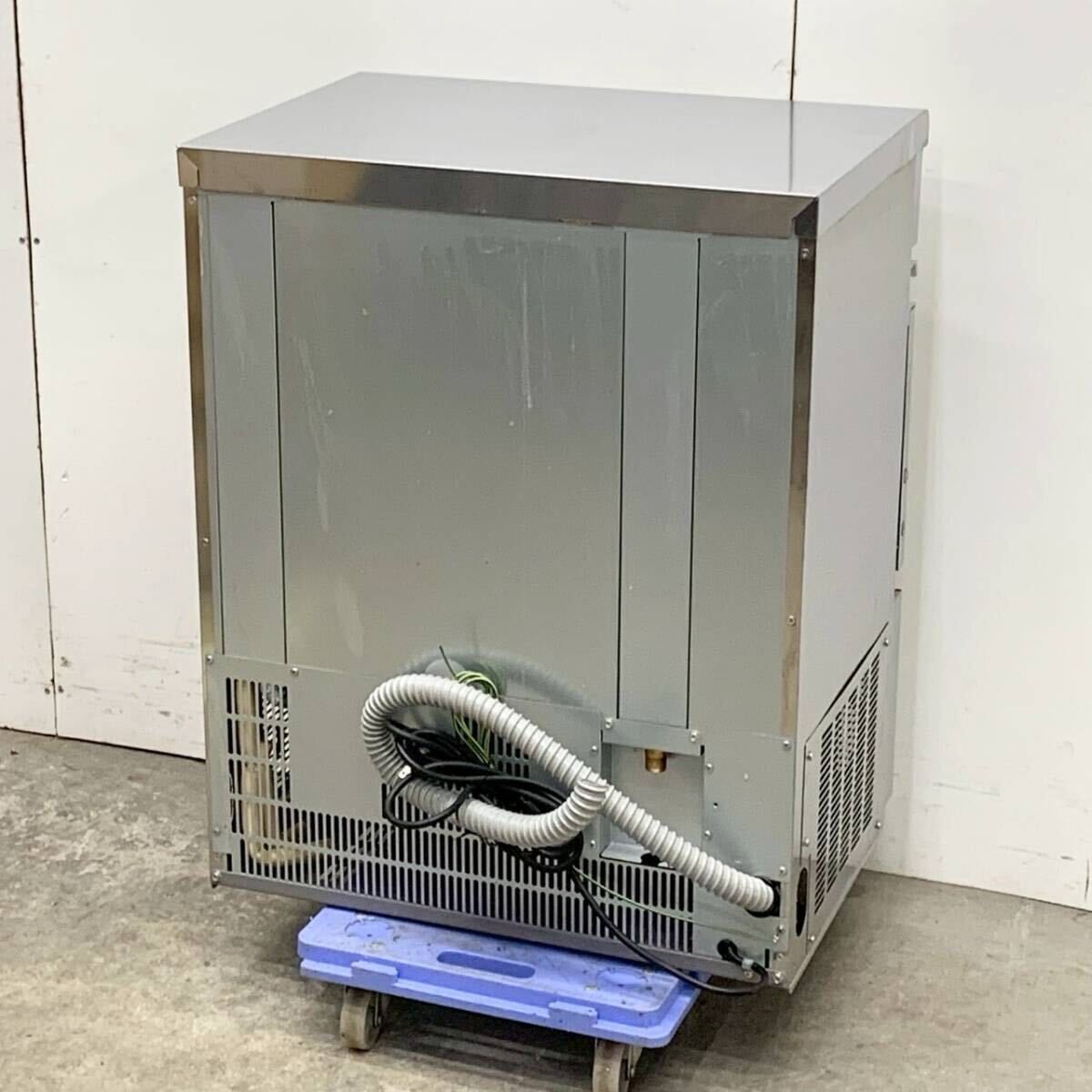 100V