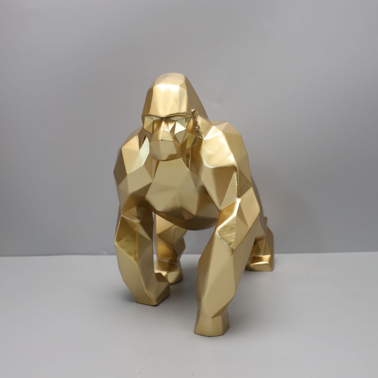 モダンでシンプルな創意的な樹脂製のゴリラの置物