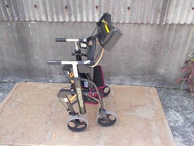 TS-25-0604-08 セール 一部地域を除き送料無料 前腕支持型歩行車