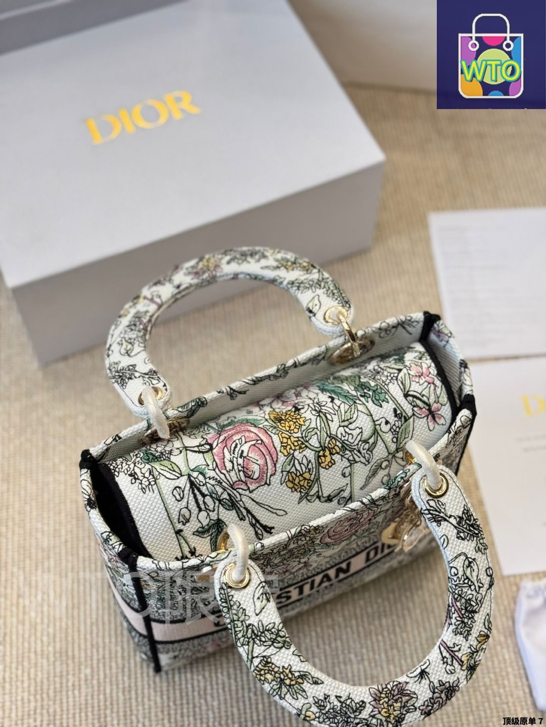 今日WTO】Dior Lady D-Lite レディ D - ライト 刺繍バッグ 今日WTO】Dior Lady D-Lite レディ D - ライト 刺繍バッグ