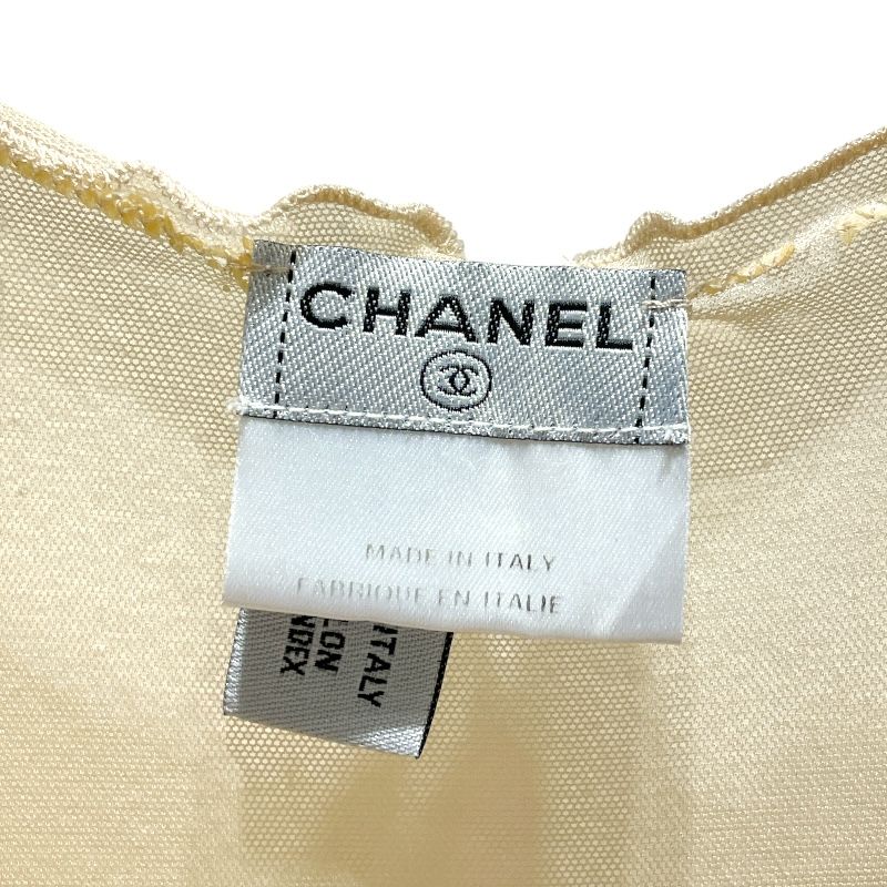 シャネル　ノースリーブカットソー　ロゴプレート　タンクトップ40 ベージュ CHANEL - シャネル ココマーク トップス ノースリーブ タンク