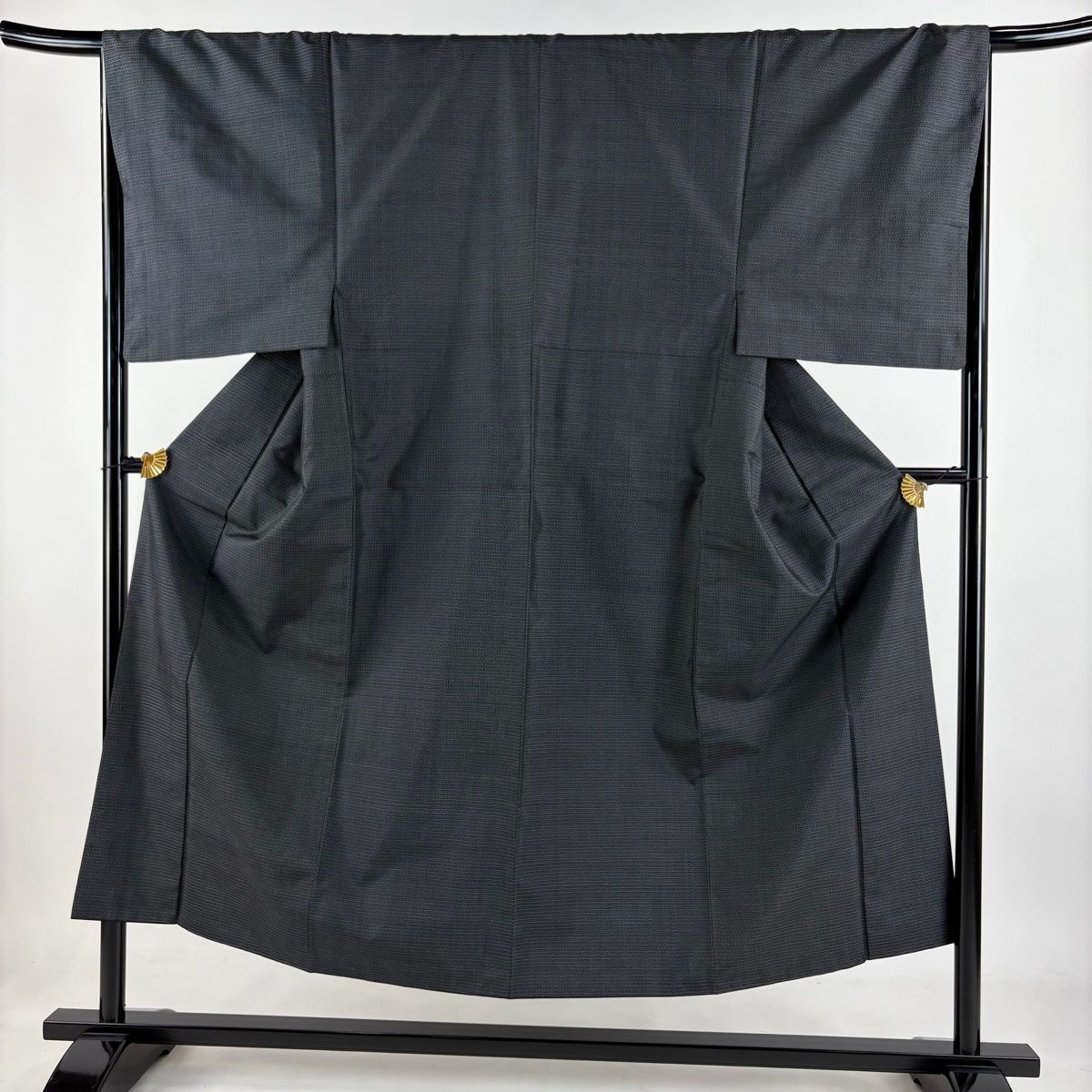 男着物 身丈150cm 裄丈67cm L 袷 紬 亀甲絣 墨色 正絹 名品
