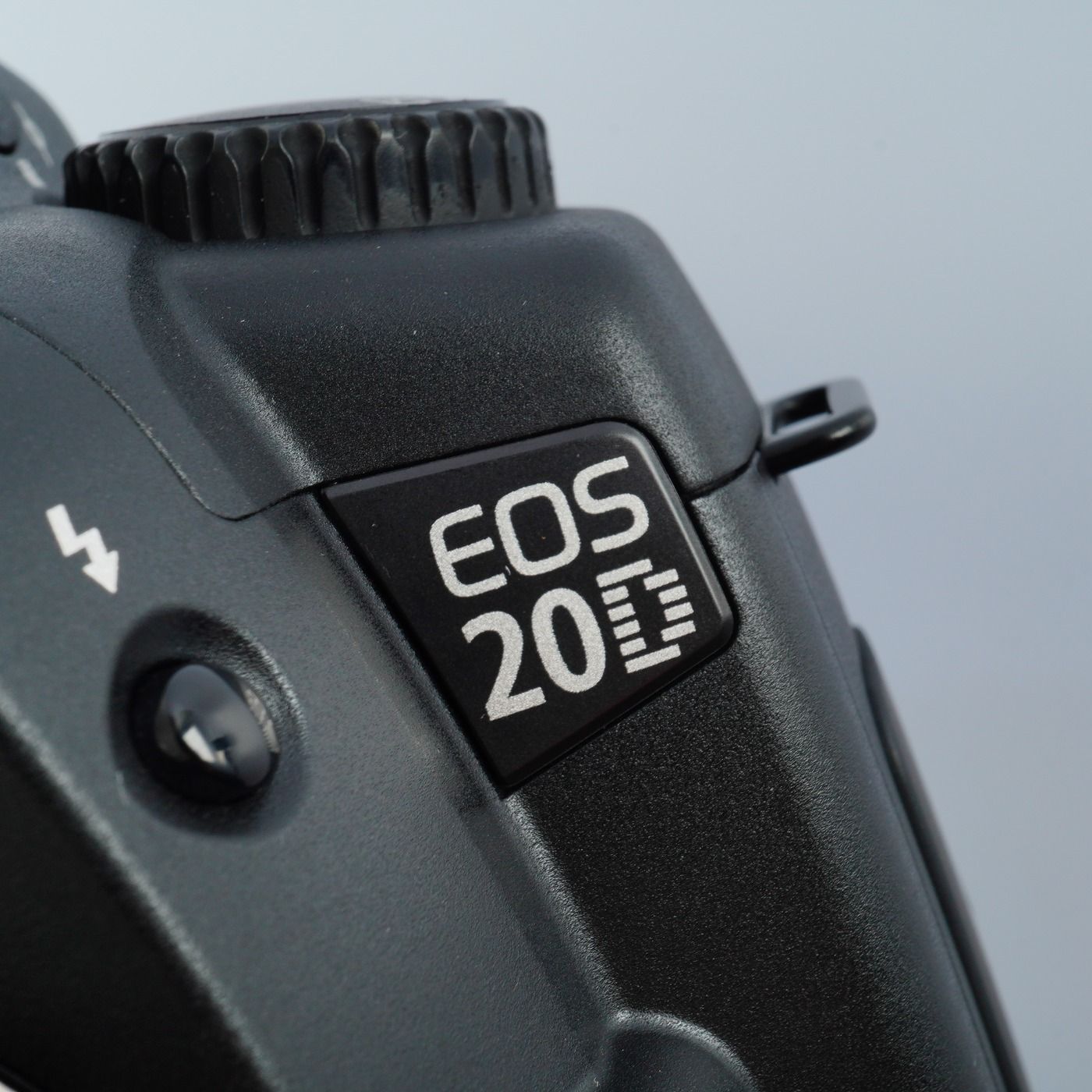 Canon キヤノン EOS 20D + EF-S 18-55mm F/3.5-5.6 IS Ⅱ デジタル一眼レフカメラ