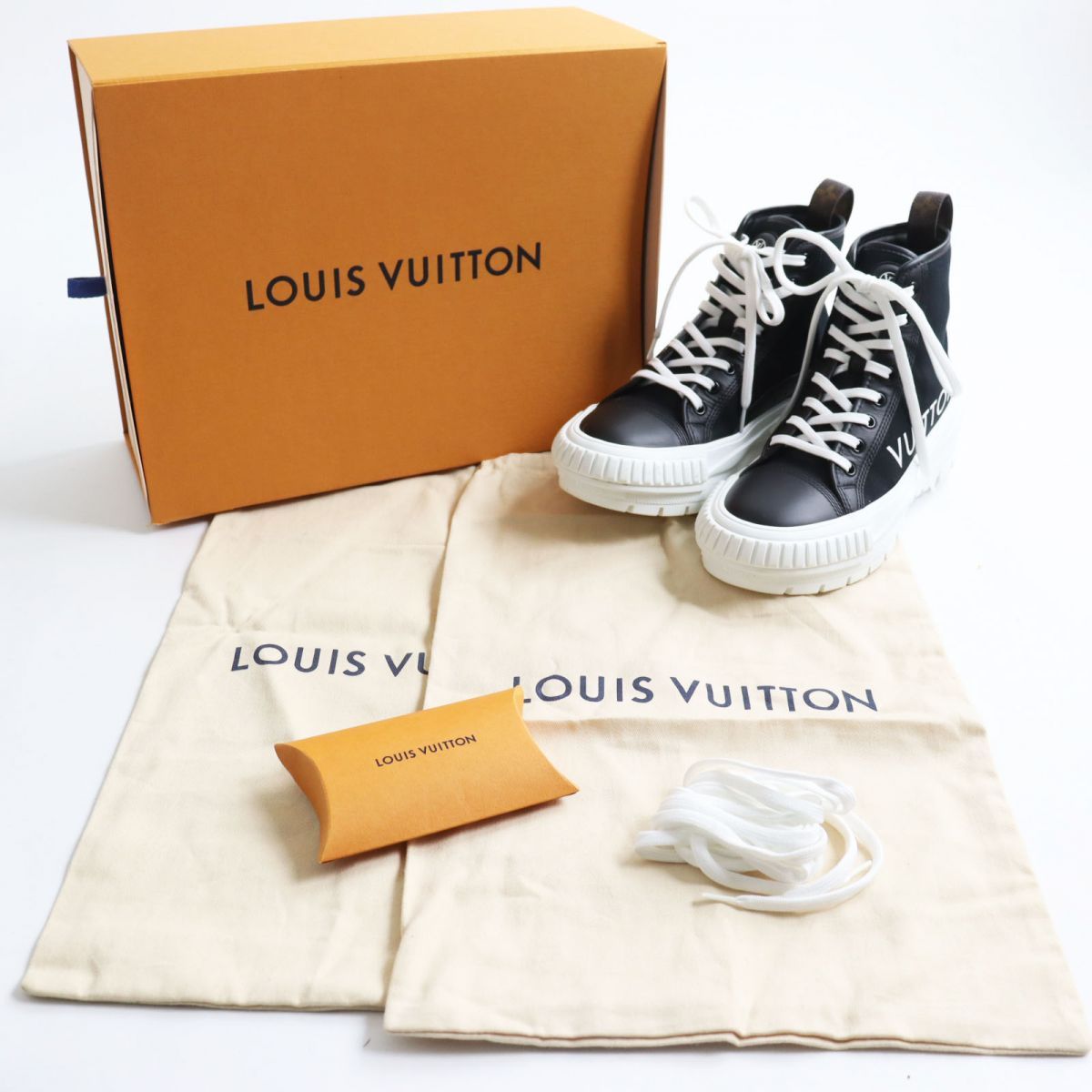 美品○LOUIS VUITTON ルイヴィトン LVスクアッド・ライン キャンバス