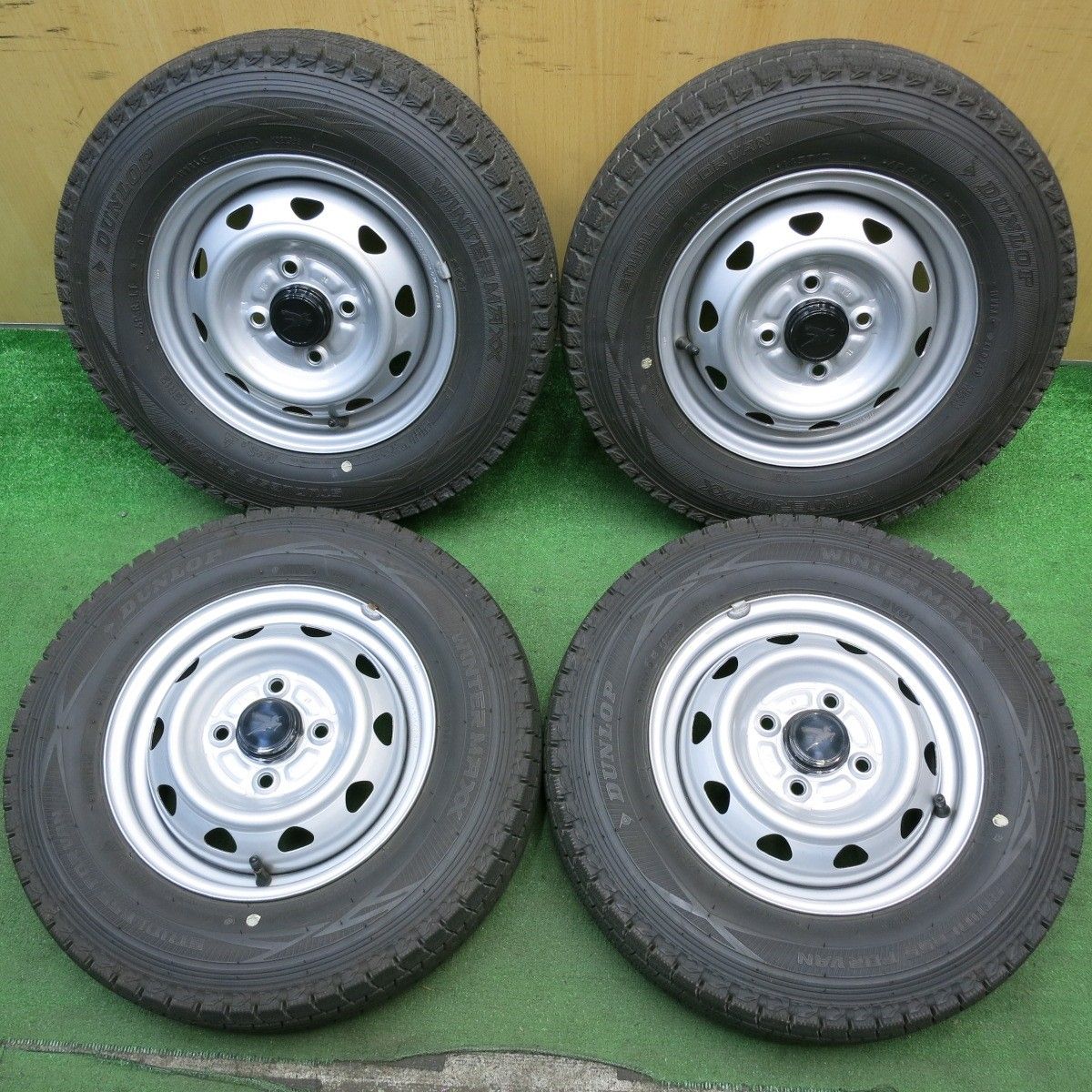 バリ溝 24年 キレイ ほぼ10分 スタッドレス 145R12 6PR ダンロップ ウインターマックス SV01 スチール ホイール 12インチ PCD100|4H 5053111HAス