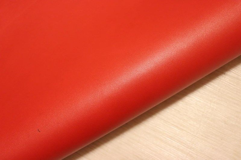レッド 169ds ヌメ革 バッファロー革 インド レザー アニリン仕上げ 半裁 一枚革 レザークラフト 革 皮 本革 diy 生地 材料