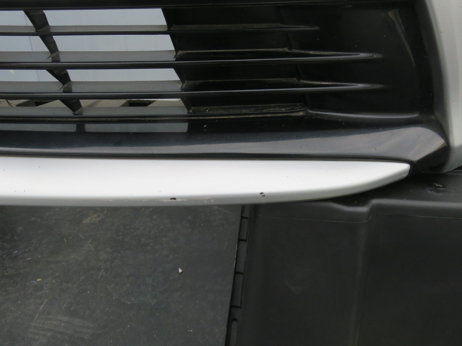 フロントバンパー 1F7