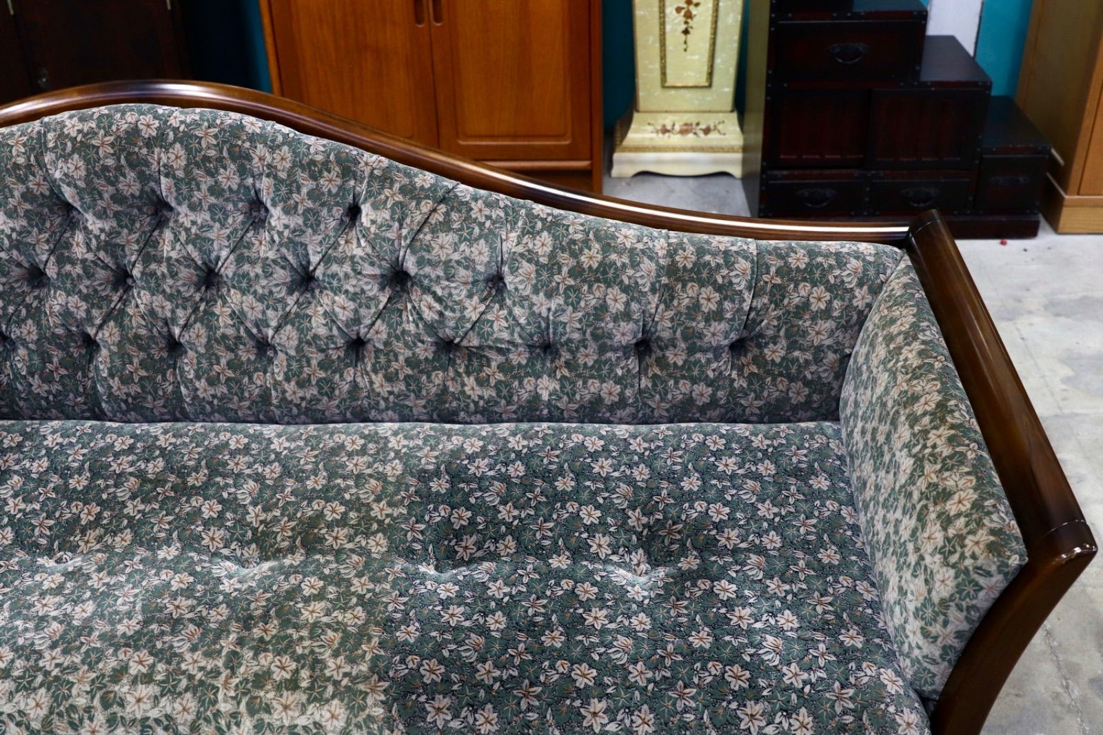 GMIS279 karimoku カリモク コロニアル 2人掛けソファ ラブソファ レトロ ファブリック カントリー 国産家具 定価約20万 NEXPOTALLINN_EU