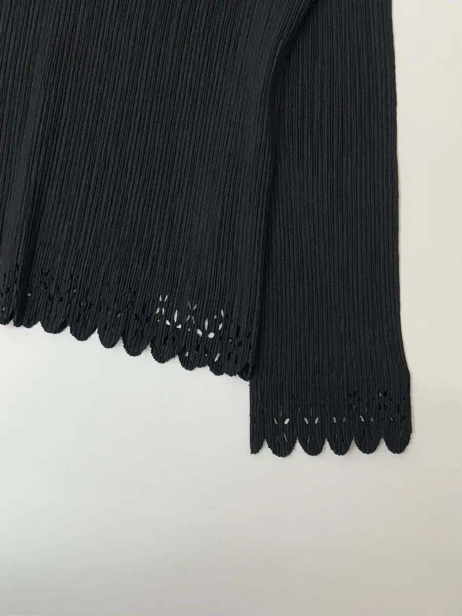 Issey miyake ISSEY MIYAKE(イッセイミヤケ) 黒 ロング スリーブ