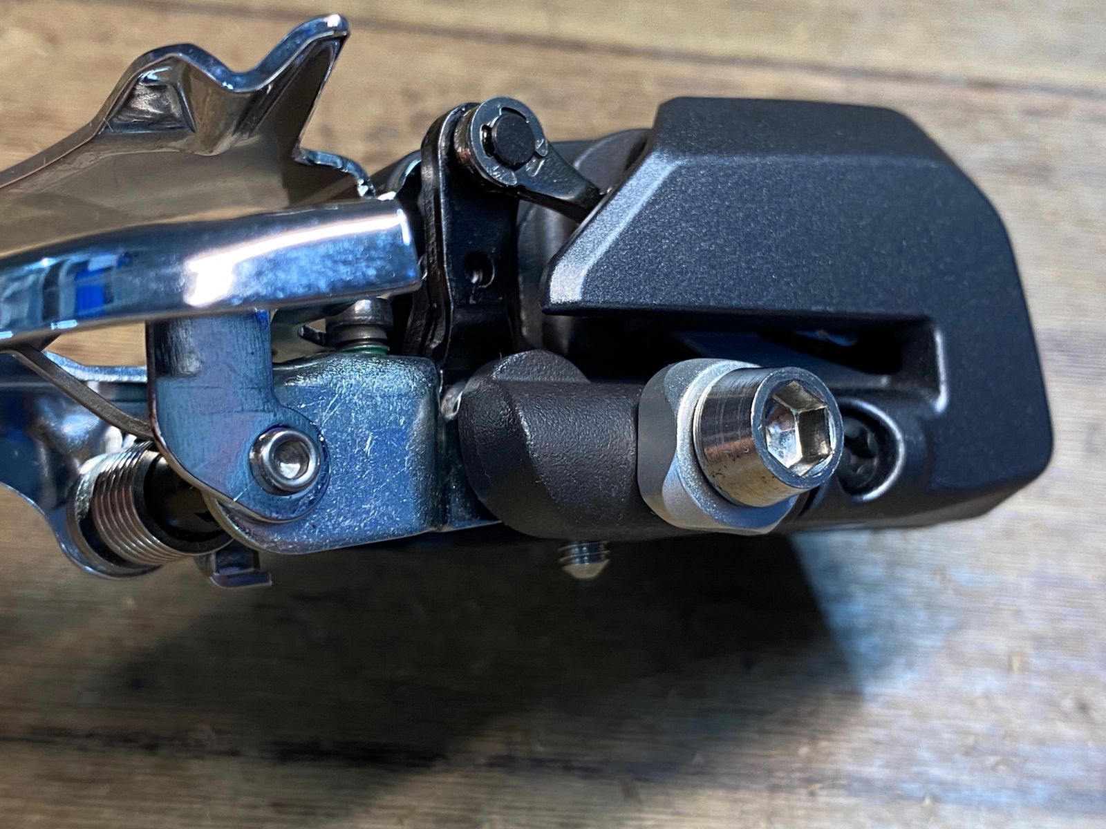 フロントディレイラー