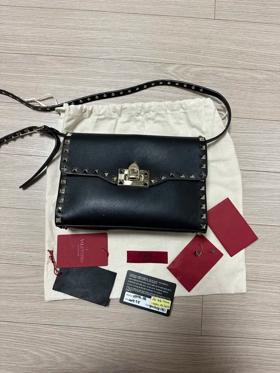 ヴァレンティノ ロックスタッズ フリップロック ショルダーバッグ クロスバッグ
