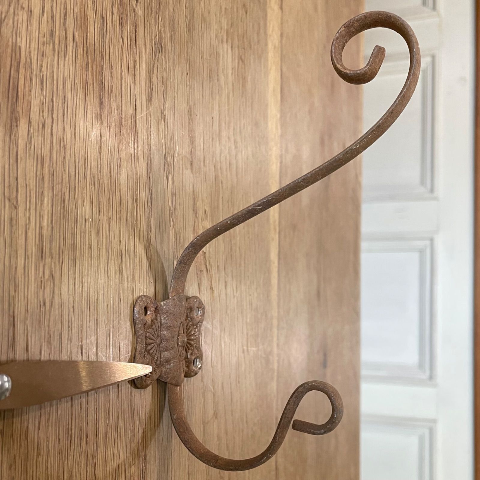 フランスアンティーク　壁付　ウォールフック　エイジング　シャビーインテリア　フレンチスタイル　ブロカント　蚤の市　シャビー【692-B】