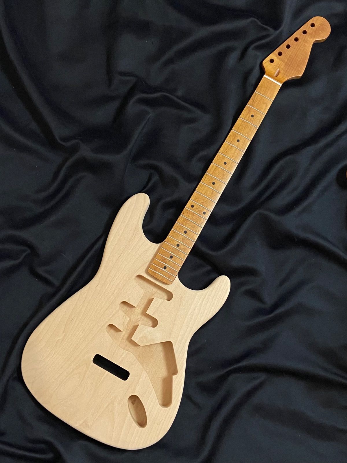 【返品?交換対象商品】 ストラトキャスター未塗装ボディ、ビンテージウッドネック58 ギター