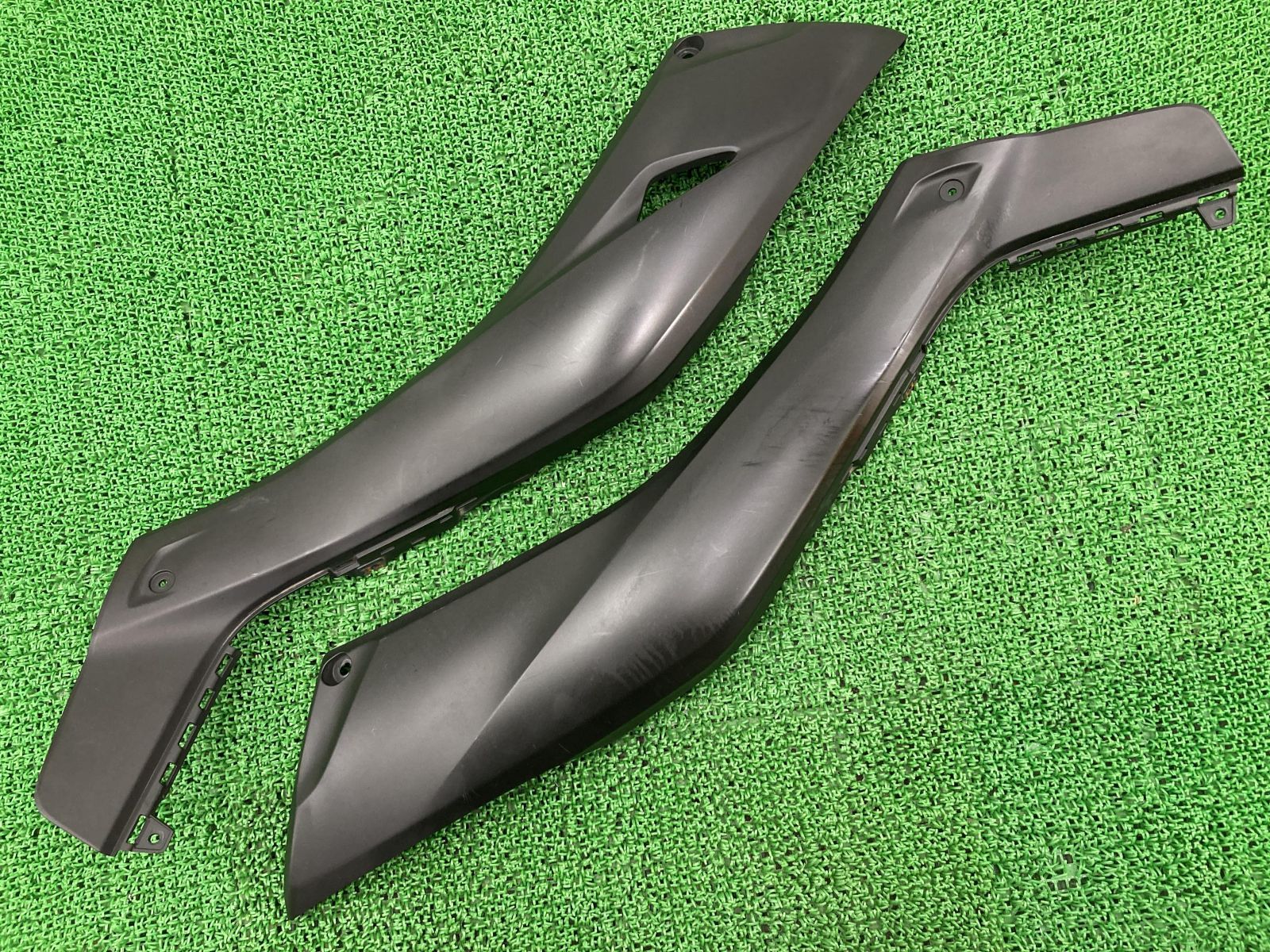 X-MAX サイドカウル 左右 B74-F1711-00/B74-F1721-00 ヤマハ 純正 中古 バイク 部品 サイドカバー XMAX CZD300 B74-F1711-00 B74-F1721-00