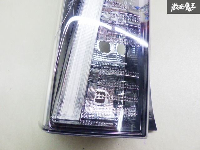 点灯OK！】ダイハツ純正 LA650S LA660S タントカスタム LED テール