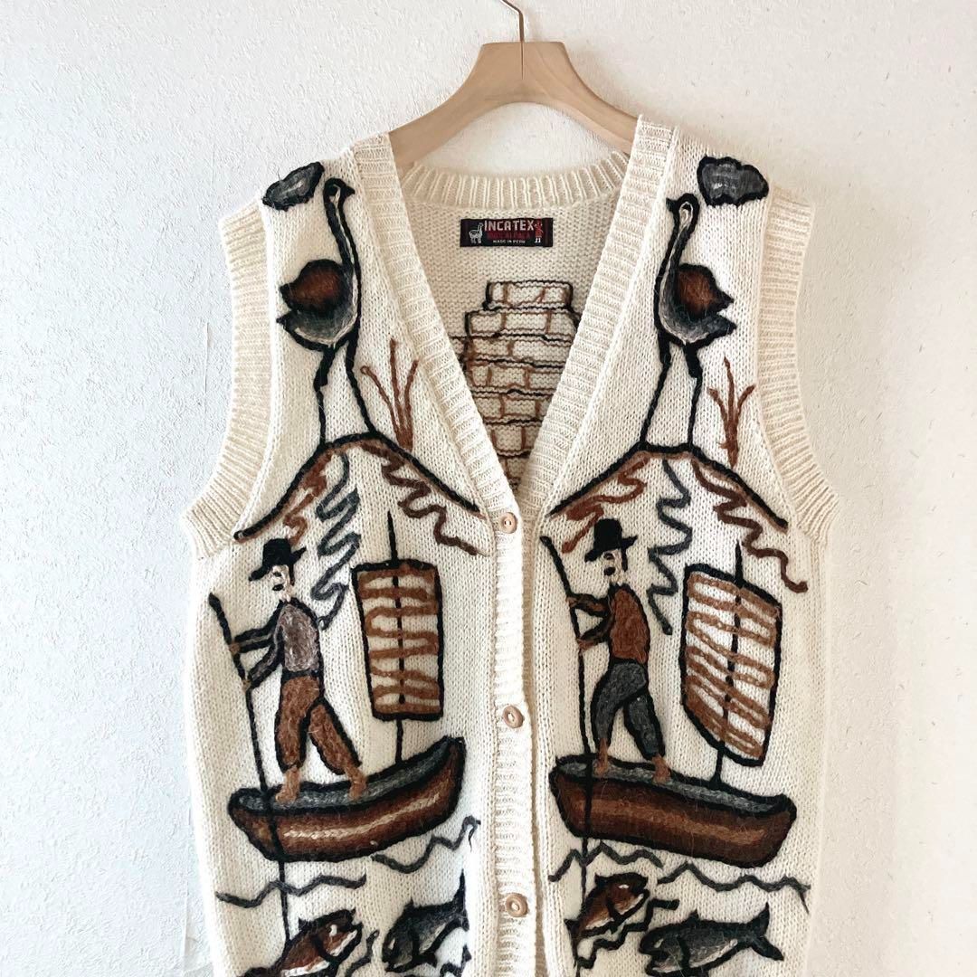 ハンドニット ペルー製 INCATEX インカテックス 総刺繍 ニット ベスト アルパカ 立体 3D刺繍 鳥 魚 人物 個性派 生成り アイボリー デザイン刺繍 レトロニット ヴィンテージ 一点物 3Ddesign knit