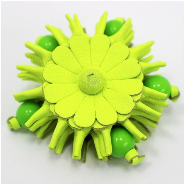 LOEWE ロエベ カーフ スタッド バッグチャーム フラワー ライトグリーン ロエベ カーフスタッド バッグチャーム フラワー ライトグリーン 中古