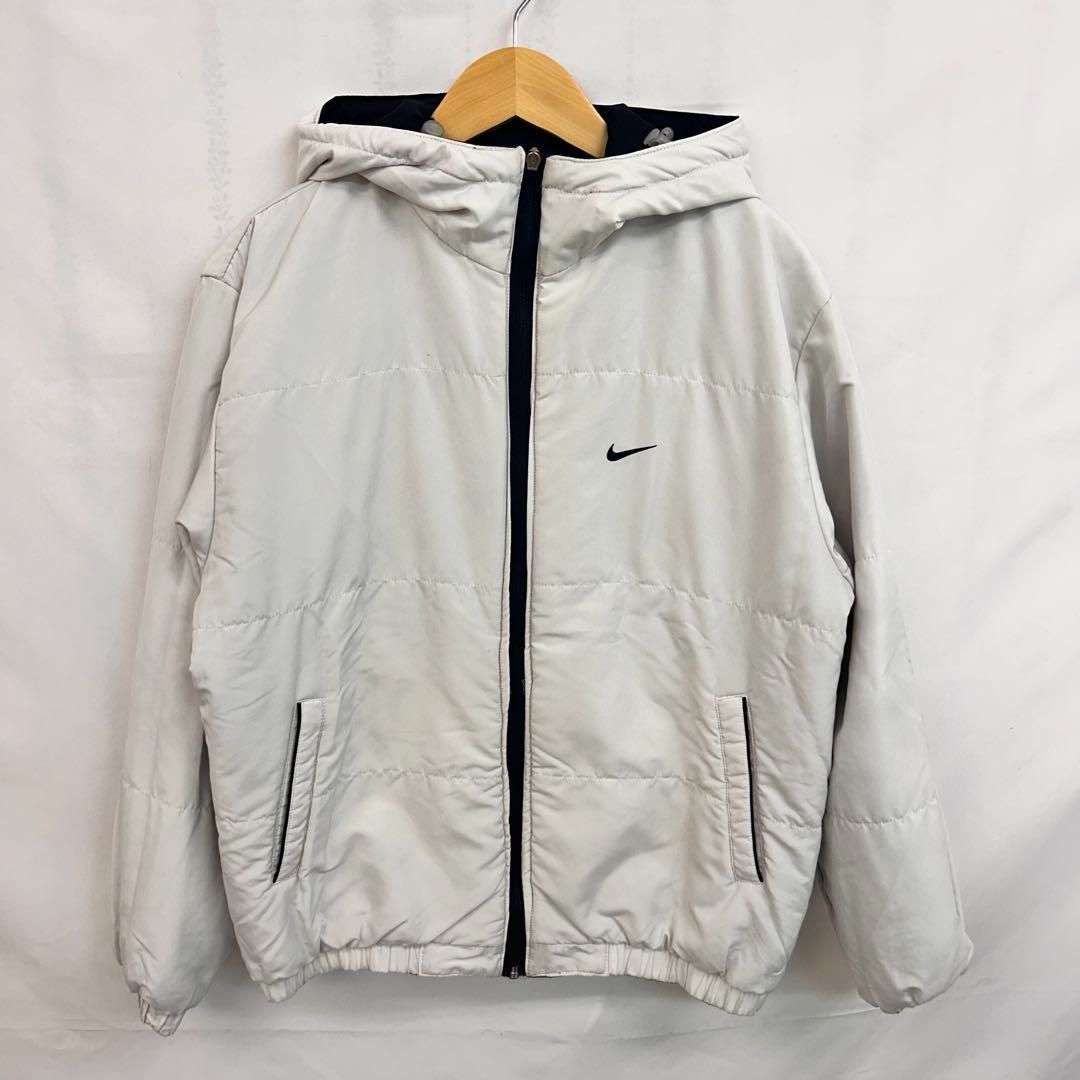 NIKE ナイロンジャケット リバーシブルレディースMブラック黒 ホワイト白美品 NIKE ナイロンジャケット リバーシブルレディースMブラック黒