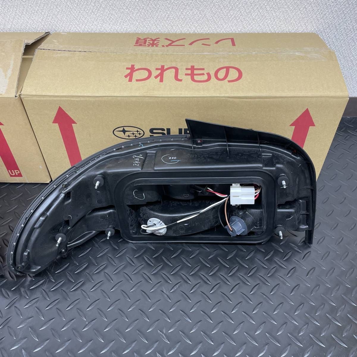JDM スバル純正GC8インプレッサWRX STI後期 テールレンズ左右 gc8 wrx sti ver 6 後期 純正テールランプ 左右セット ライト