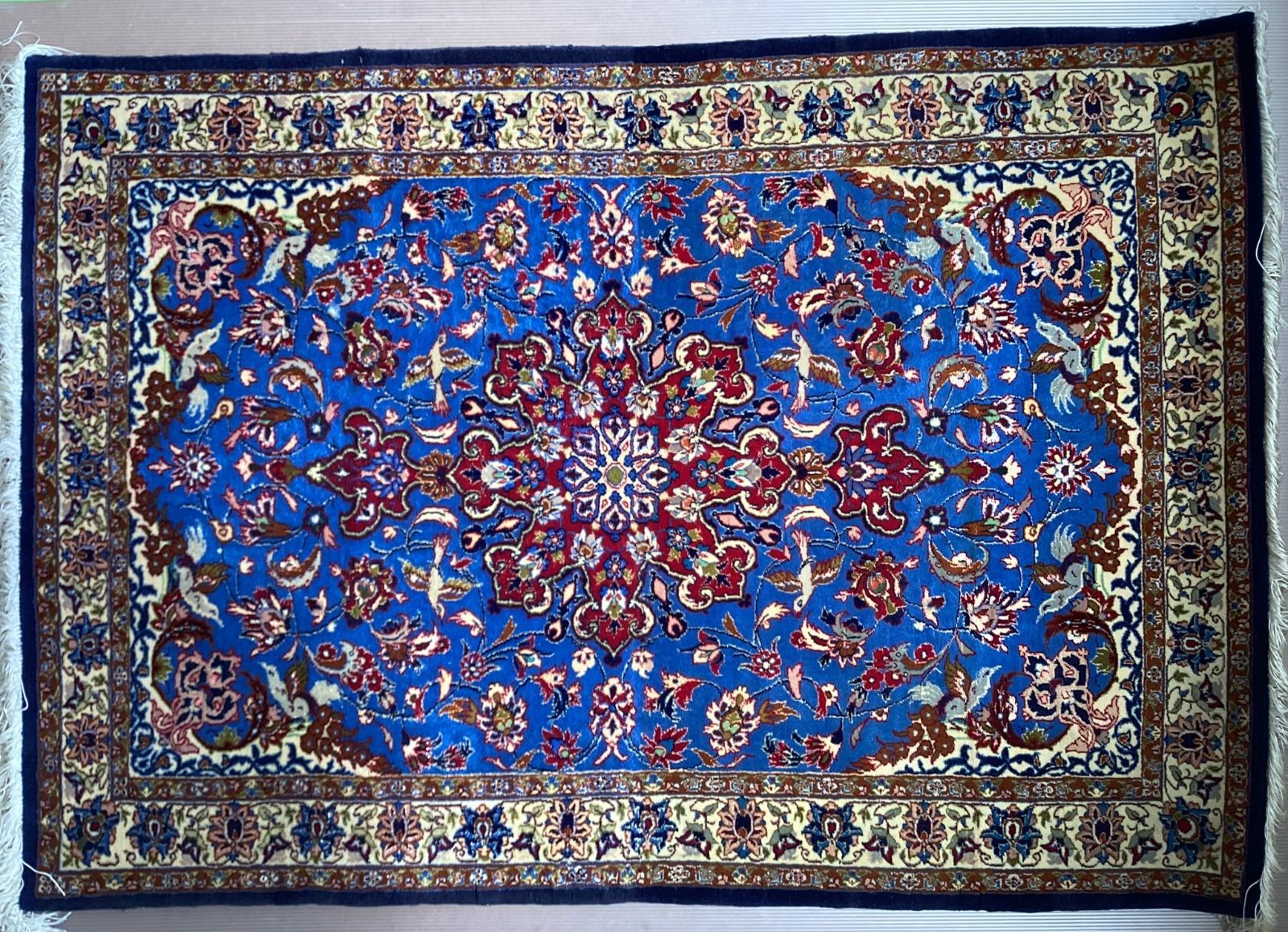 ペルシャ絨毯 イスファハン産 有名な工房 非常に綺麗なブルー色
