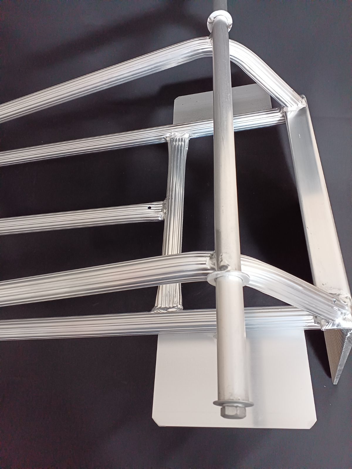 ノーパンクタイヤ付