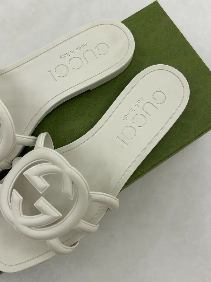 GUCCI ロゴ入りスライドサンダル 関税込☆VIP価格【GUCCI】ロゴディテール スライドサンダル