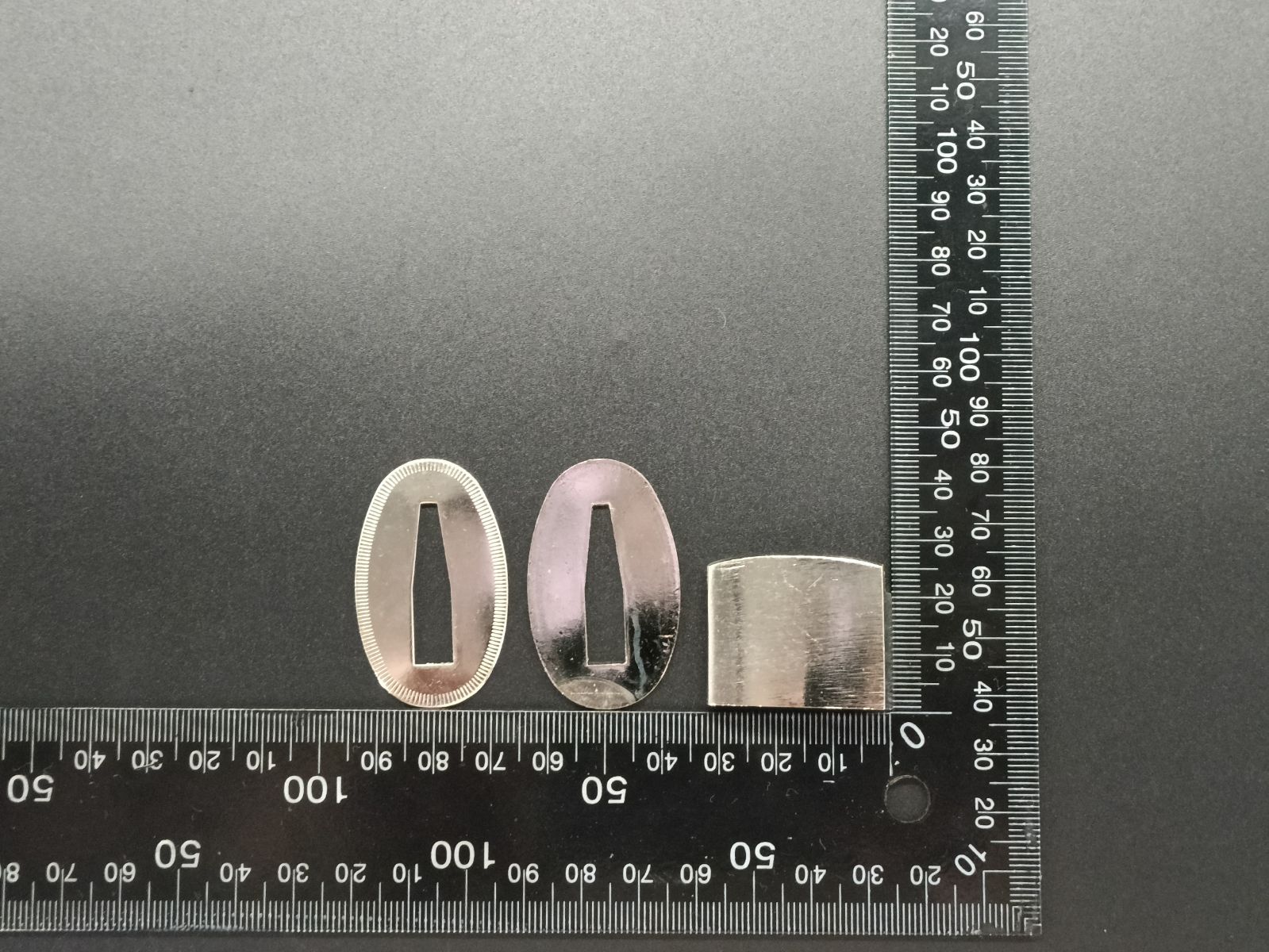 日本刀装具 はばき 切羽 銀色メッキ 銅製 ハバキ セッパ - メルカリ