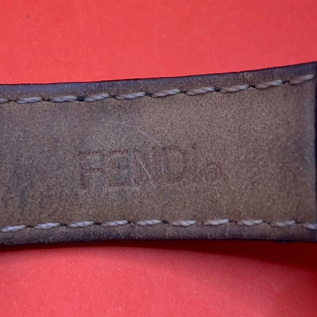 ◎【✨腕時計✨】FENDI フェンディ クォーツ式 ロゴ入り
