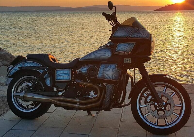 FXRT REPRODUCTION Closed Back フェアリングキット 2006〜17年FXDL 11インチクリアシールド BRIGHTFACE_UK