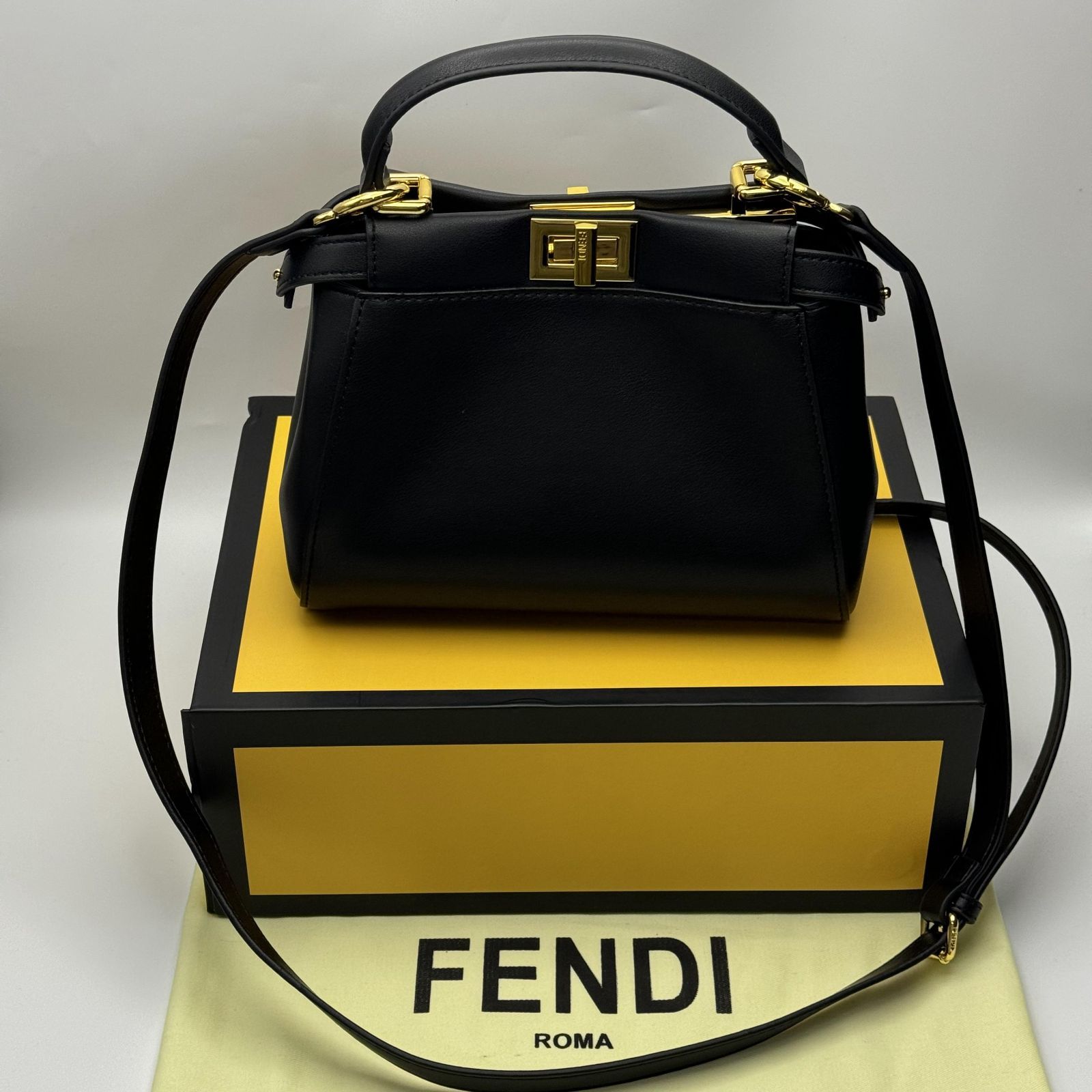 新品✦FENDIピーカブー ミニ ショルダーバッグ 2way ブラック - メルカリ