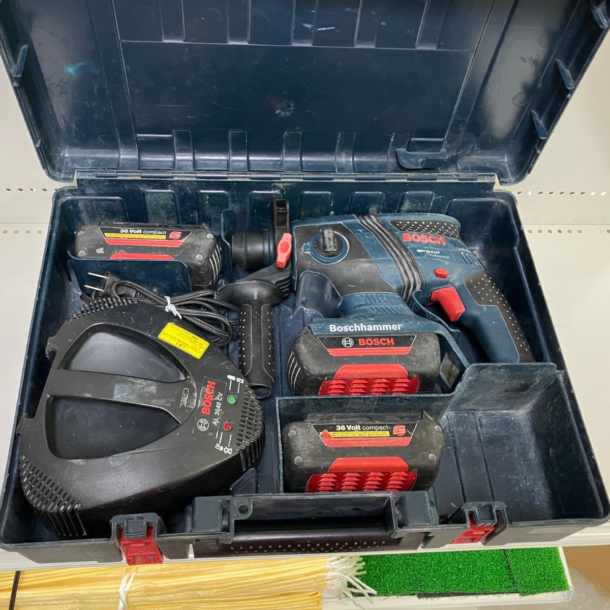 ЗЗBOSCH ボッシュ 36v ハンマドリル バッテリーx3 充電器 ケース付  