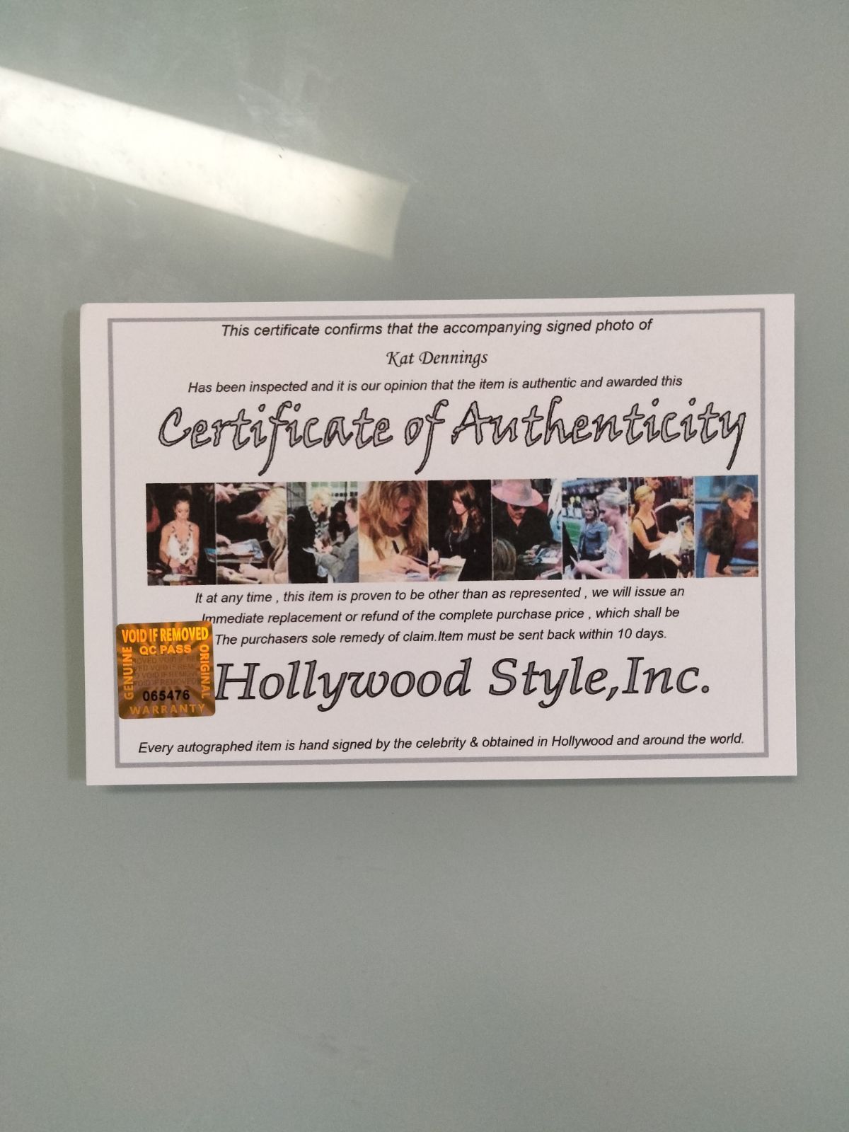 カット・デニングス直筆サイン入り超 大型写真…Kat Dennings…マイティ