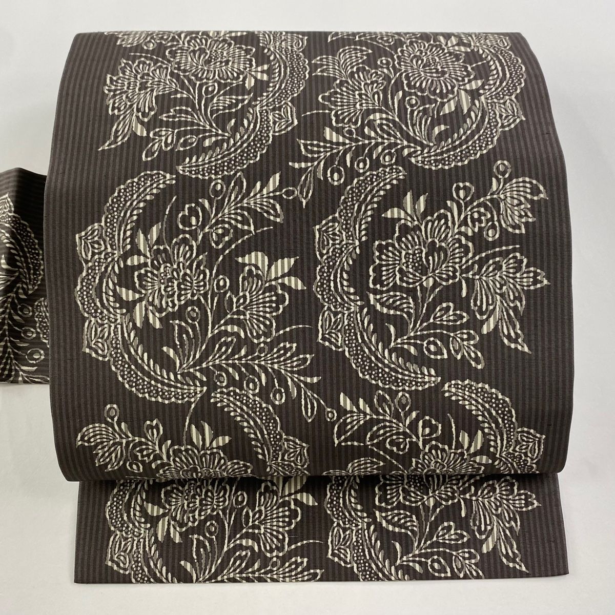 島花織 全通 九寸名古屋帯 花織調 絣柄 新品未使用品 正絹 名古屋帯 美品 逸品 花織 紬地 幾何学模様 縞 薄茶色 正絹