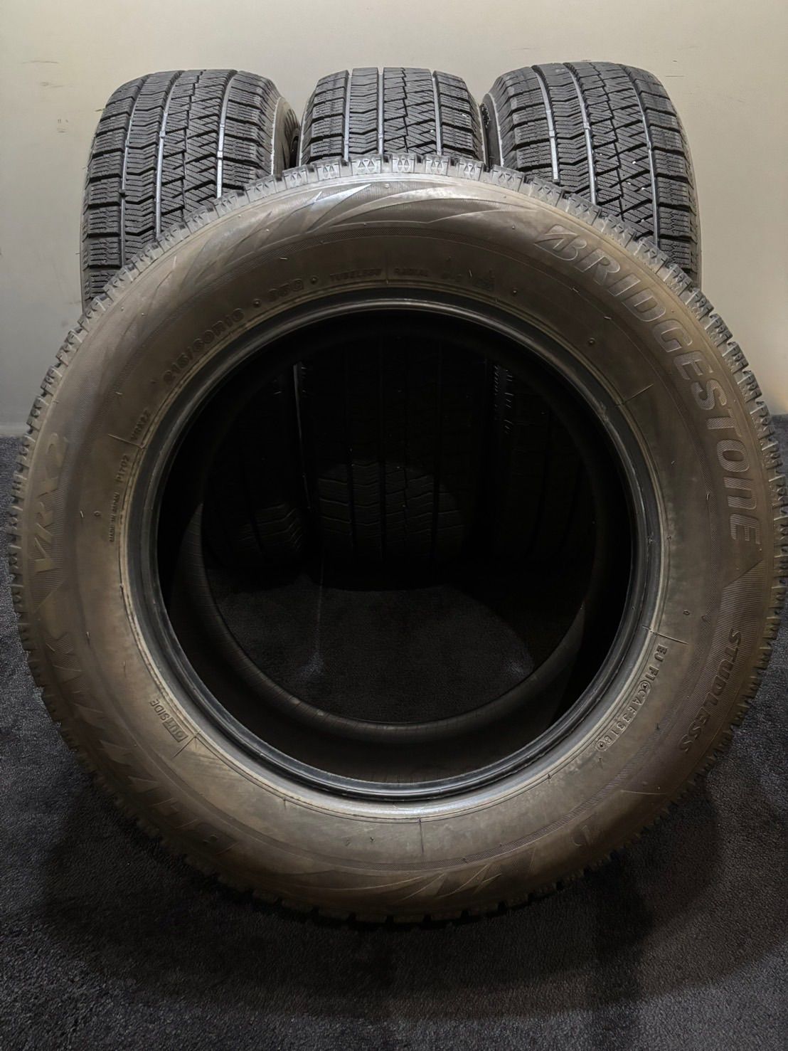 送料無料で新登場！ 215|60R16 BRIDGESTONE|VRX2 18年製 スタッドレス 4本 ブリヂストン ブリザック クラウン CX-3 ヴェゼル 南4-K359 人気アイテム安い通販。