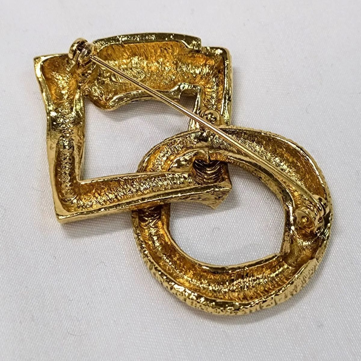 イブ・サンローランヴィンテージブローチ Yves Saint-Laurent（イヴ・サンローラン）ブローチ