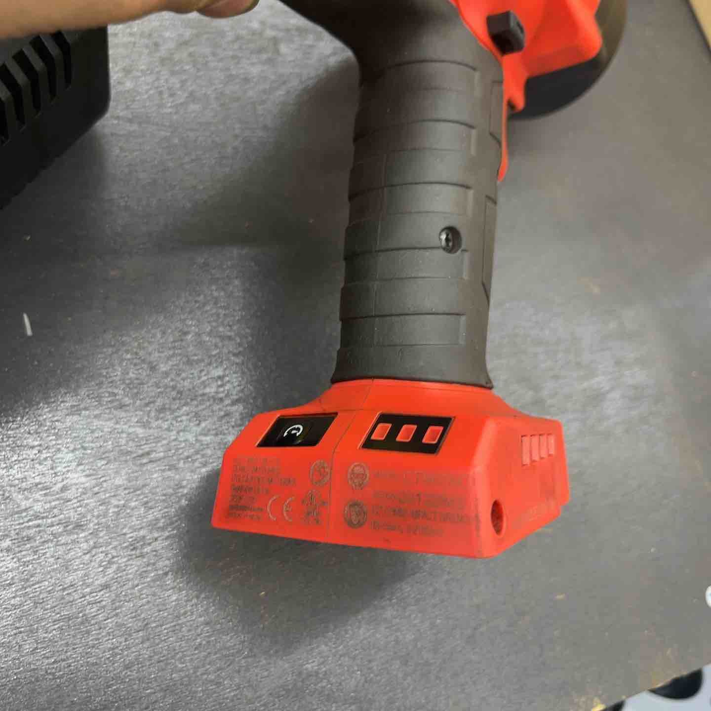 電動インパクトレンチ