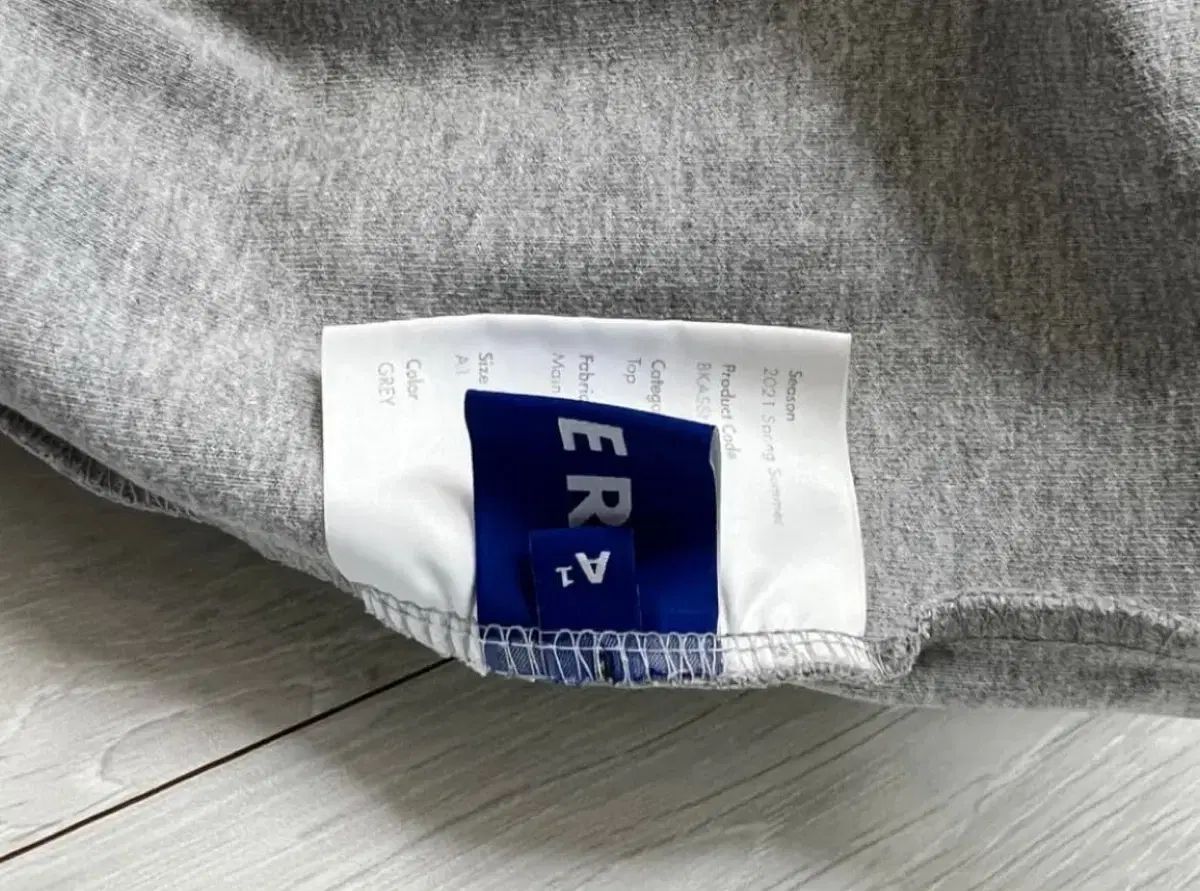 フード付きTシャツ