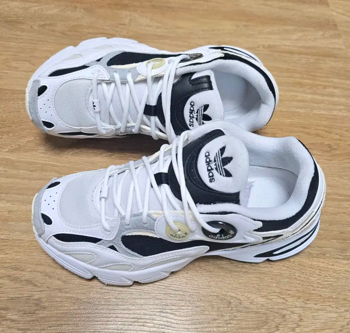 adidas アディダス