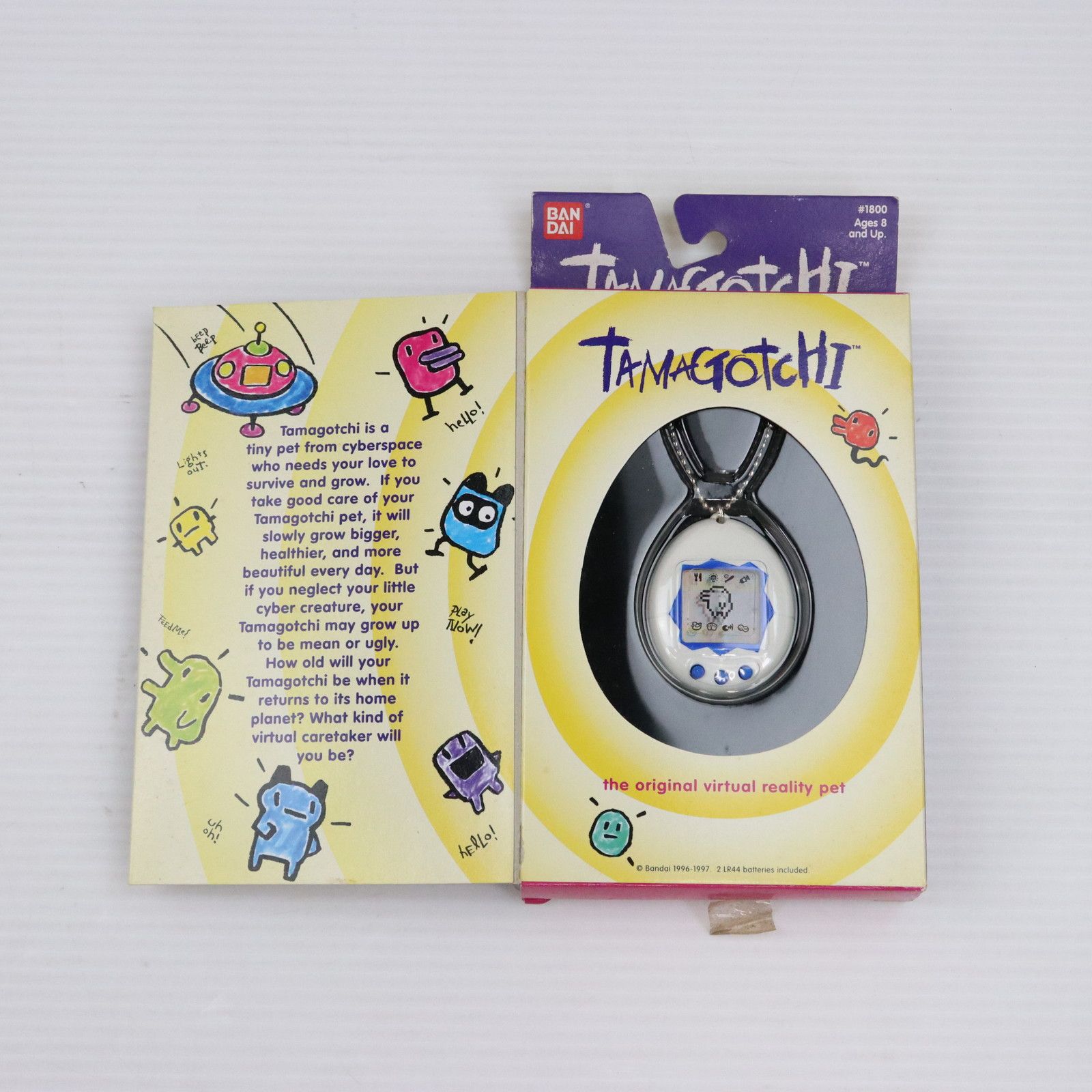 バンダイ たまごっち オリジナルたまごっち英語版 ホワイト/ブルー Amazon | [バンダイ(BANDAI)] Original Tamagotchi Color